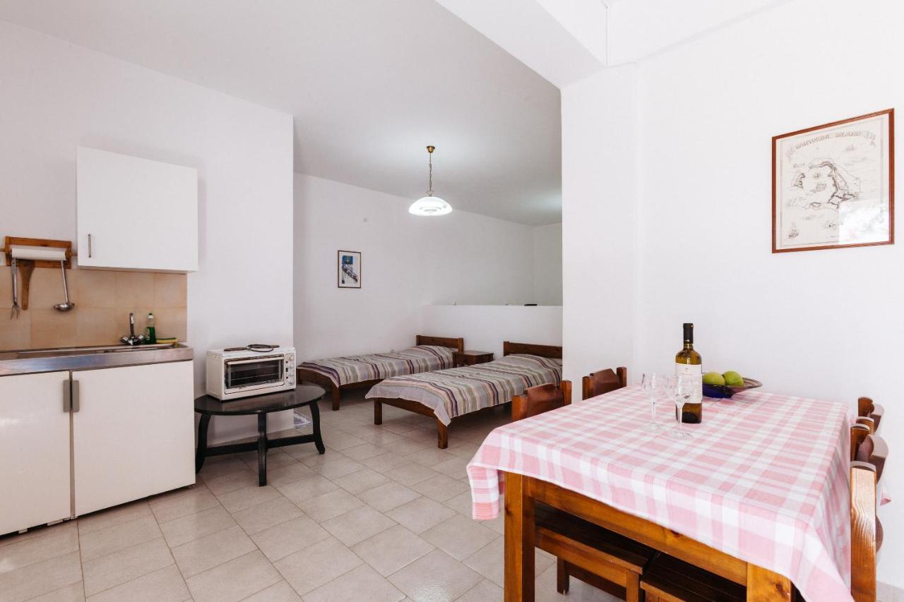 Thalassitis Coastal Apartments 페리볼로스 외부 사진