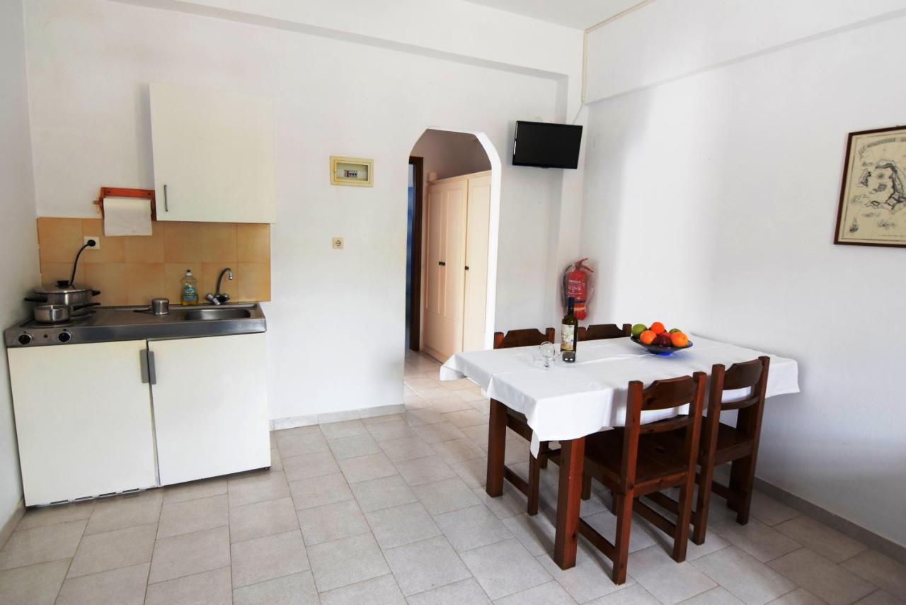 Thalassitis Coastal Apartments 페리볼로스 외부 사진